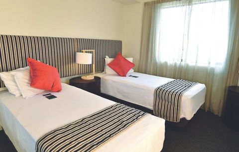 Metro Advance Apartments & Hotel - Accommodation Main Beach 6