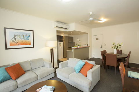 Metro Advance Apartments & Hotel - Accommodation Main Beach 22
