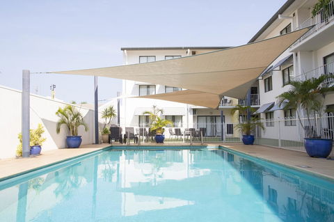 Metro Advance Apartments & Hotel - Accommodation Main Beach 1