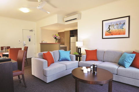 Metro Advance Apartments & Hotel - Accommodation Main Beach 2