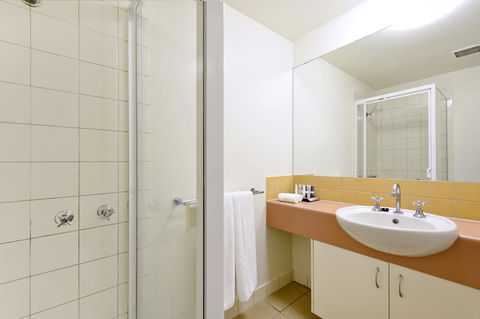 Metro Advance Apartments & Hotel - Accommodation Main Beach 10