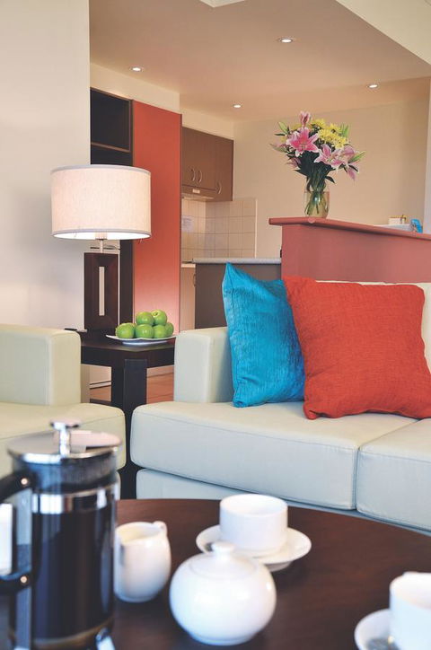 Metro Advance Apartments & Hotel - Accommodation Main Beach 3