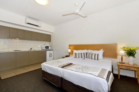 Metro Advance Apartments & Hotel - Accommodation Main Beach 15