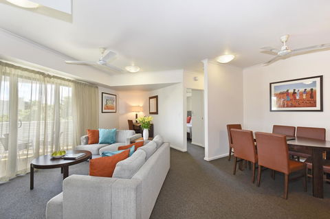 Metro Advance Apartments & Hotel - Accommodation Main Beach 5