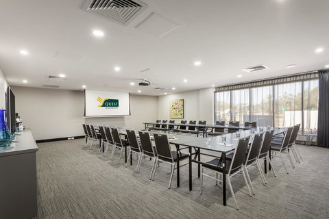 Hudson Berrimah - Accommodation Main Beach 2