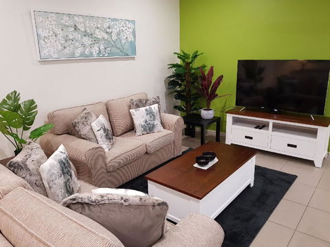 Darwin-Ocean Views, Tropical Getaway, Pool & Aircon - Accommodation Main Beach 3