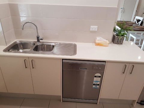Darwin-Ocean Views, Tropical Getaway, Pool & Aircon - Accommodation Main Beach 12