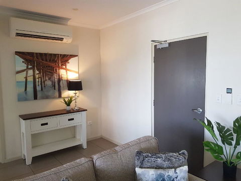Darwin-Ocean Views, Tropical Getaway, Pool & Aircon - Accommodation Main Beach 6
