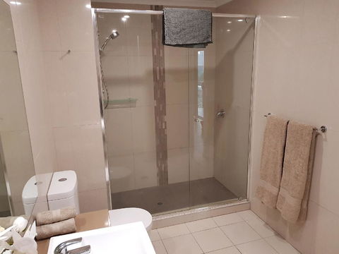 Darwin-Ocean Views, Tropical Getaway, Pool & Aircon - Accommodation Main Beach 15