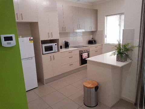 Darwin-Ocean Views, Tropical Getaway, Pool & Aircon - Accommodation Main Beach 8