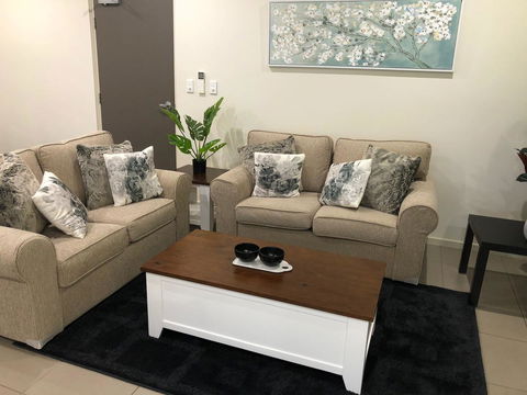 Darwin-Ocean Views, Tropical Getaway, Pool & Aircon - Accommodation Main Beach 5