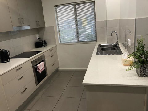 Darwin-Ocean Views, Tropical Getaway, Pool & Aircon - Accommodation Main Beach 10