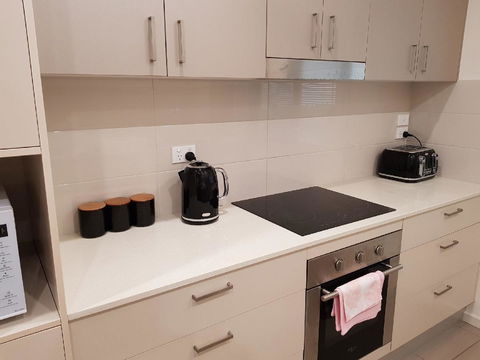 Darwin-Ocean Views, Tropical Getaway, Pool & Aircon - Accommodation Main Beach 9