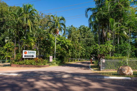 Oasis Tourist Park - Accommodation Main Beach 24
