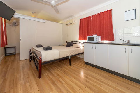 Oasis Tourist Park - Accommodation Main Beach 16