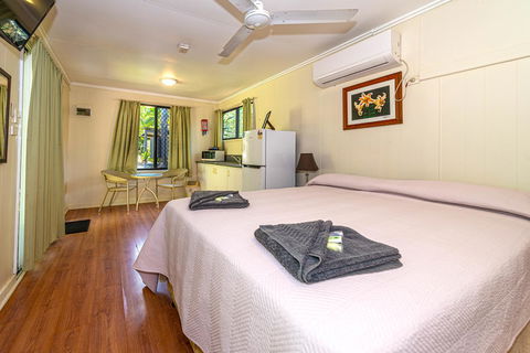 Oasis Tourist Park - Accommodation Main Beach 9