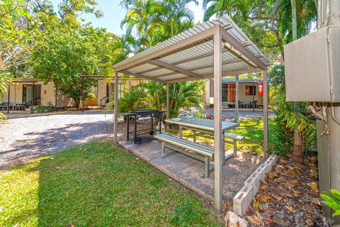 Oasis Tourist Park - Accommodation Main Beach 3