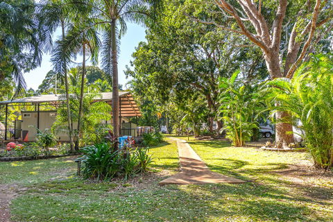 Oasis Tourist Park - Accommodation Main Beach 23