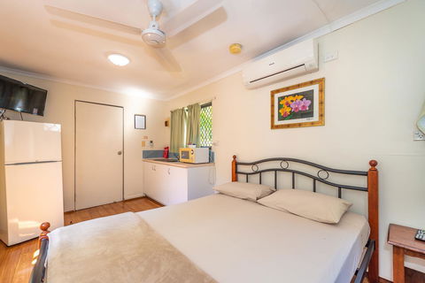 Oasis Tourist Park - Accommodation Main Beach 18
