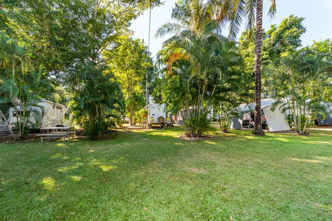 Oasis Tourist Park - Accommodation Main Beach 22