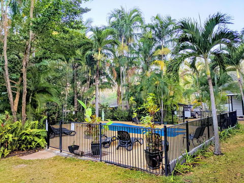 Oasis Tourist Park - Accommodation Main Beach 10