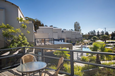 Corrigans Cove - Accommodation Main Beach 3