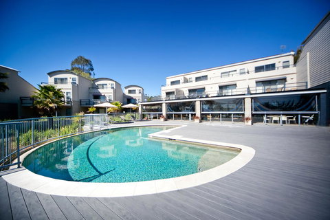 Corrigans Cove - Accommodation Main Beach 0