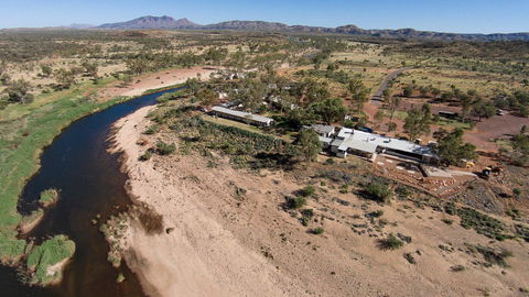Glen Helen Lodge - Accommodation Main Beach 7