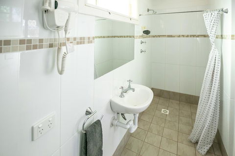 Glen Helen Lodge - Accommodation Main Beach 14