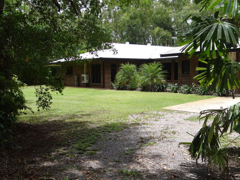 DARWIN'S SHADY ACRES RETREAT - Accommodation Main Beach 1