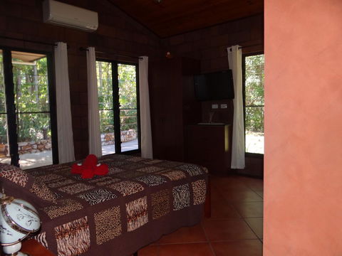 DARWIN'S SHADY ACRES RETREAT - Accommodation Main Beach 38