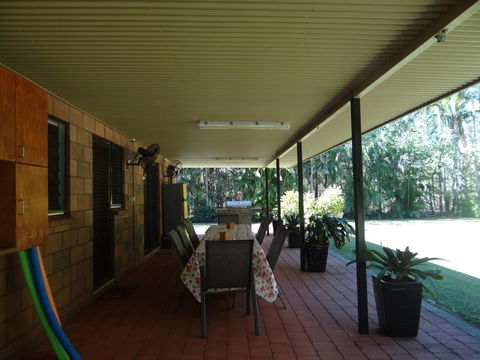 DARWIN'S SHADY ACRES RETREAT - Accommodation Main Beach 6