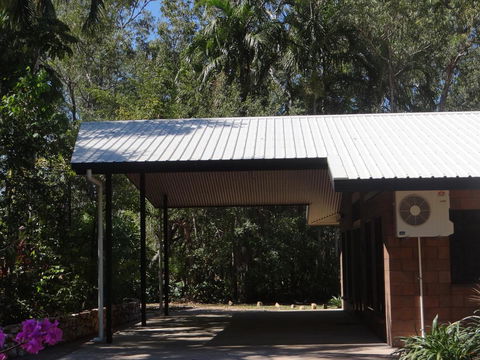 DARWIN'S SHADY ACRES RETREAT - Accommodation Main Beach 3