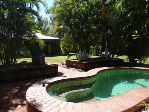 DARWIN'S SHADY ACRES RETREAT - Accommodation Main Beach 12