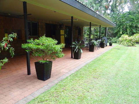 DARWIN'S SHADY ACRES RETREAT - Accommodation Main Beach 7