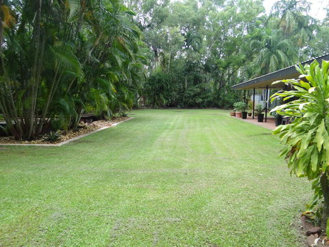 DARWIN'S SHADY ACRES RETREAT - Accommodation Main Beach 8