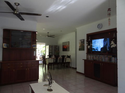 DARWIN'S SHADY ACRES RETREAT - Accommodation Main Beach 20