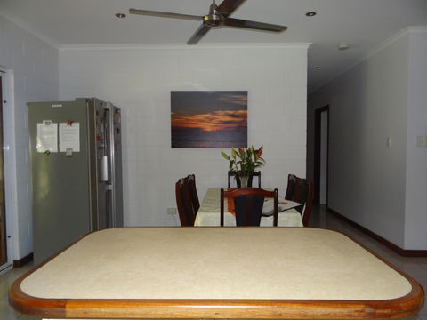 DARWIN'S SHADY ACRES RETREAT - Accommodation Main Beach 24