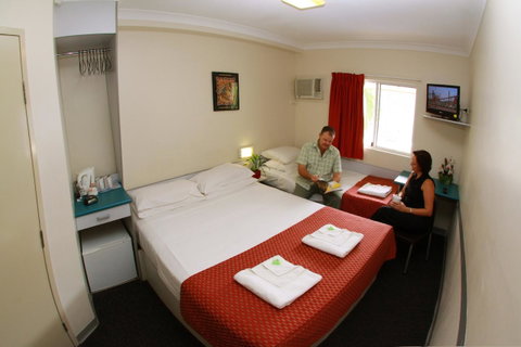 Value Inn - Accommodation Main Beach 8