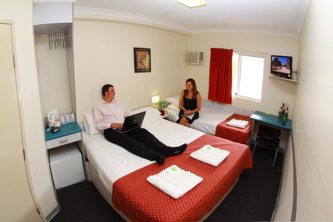 Value Inn - Accommodation Main Beach 12