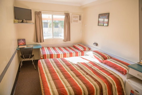 Value Inn - Accommodation Main Beach 5