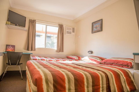 Value Inn - Accommodation Main Beach 4