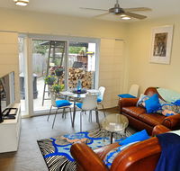 Rock Wallaby - Accommodation Main Beach