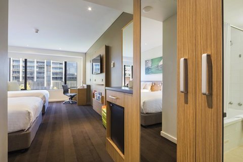 Crowne Plaza Canberra, An IHG Hotel - Accommodation Main Beach 23