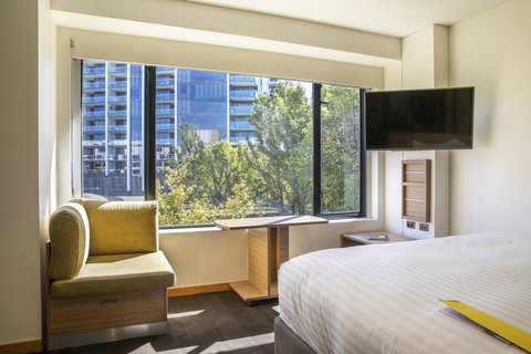 Crowne Plaza Canberra, An IHG Hotel - Accommodation Main Beach 14