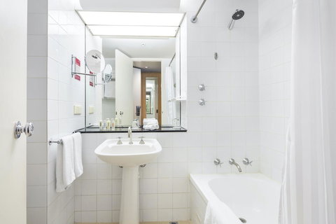 Crowne Plaza Canberra, An IHG Hotel - Accommodation Main Beach 26