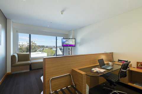 Crowne Plaza Canberra, An IHG Hotel - Accommodation Main Beach 15