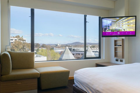 Crowne Plaza Canberra, An IHG Hotel - Accommodation Main Beach 19