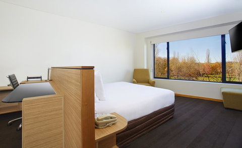 Crowne Plaza Canberra, An IHG Hotel - Accommodation Main Beach 41
