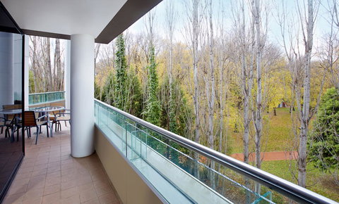 Crowne Plaza Canberra, An IHG Hotel - Accommodation Main Beach 12